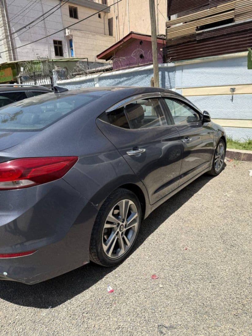 Hyundai avante, photo 2 of 3