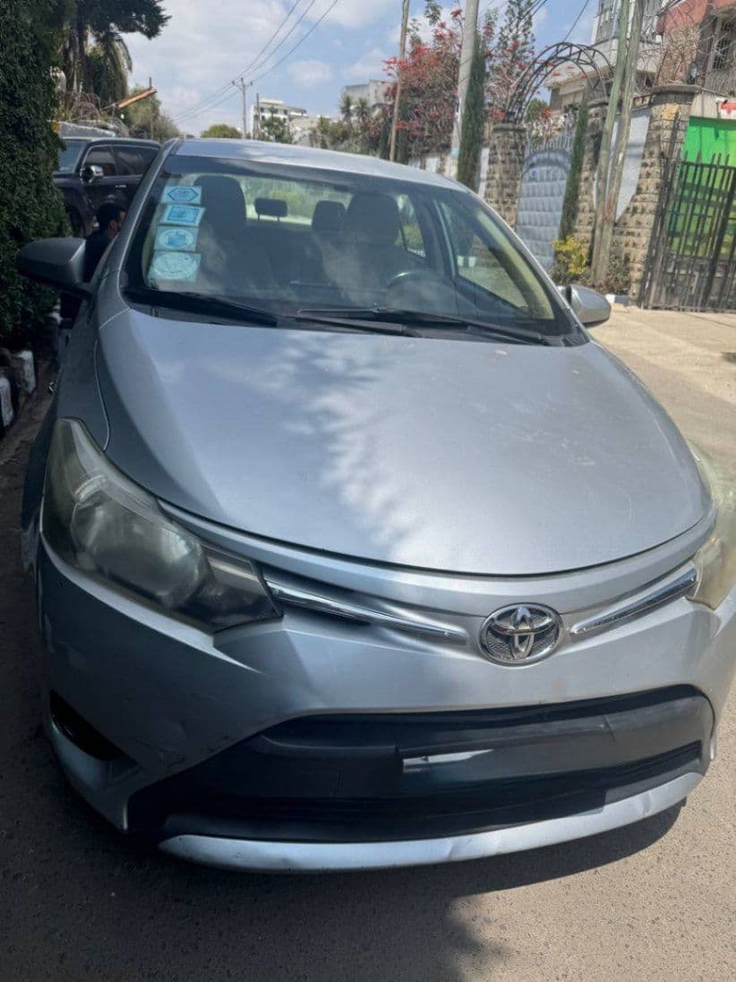 Toyota yaris (sedan) 2013, photo 1 of 4