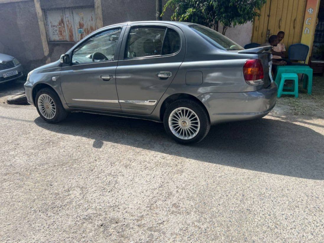 Toyota platz  2005