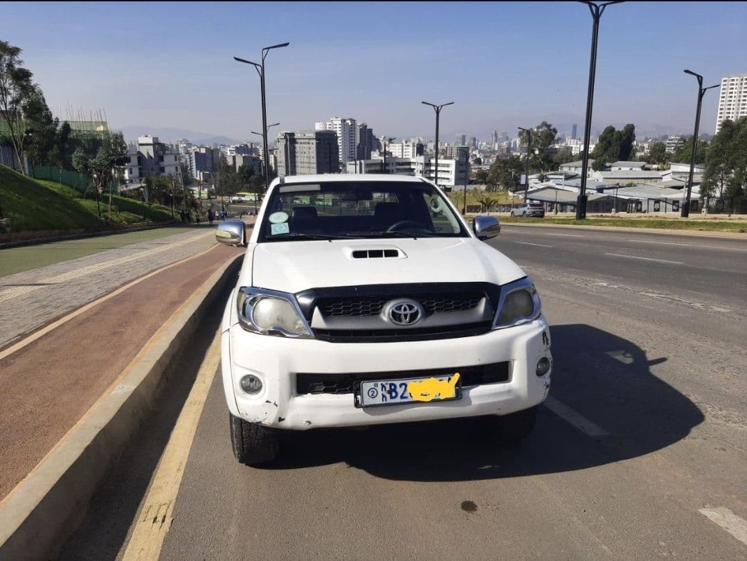 Toyota Hilux 2011, photo 2 of 3