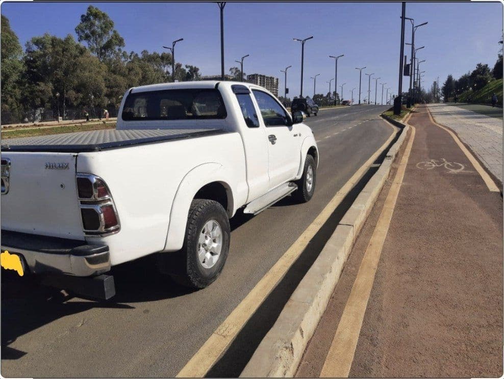 Toyota Hilux 2011, photo 3 of 3
