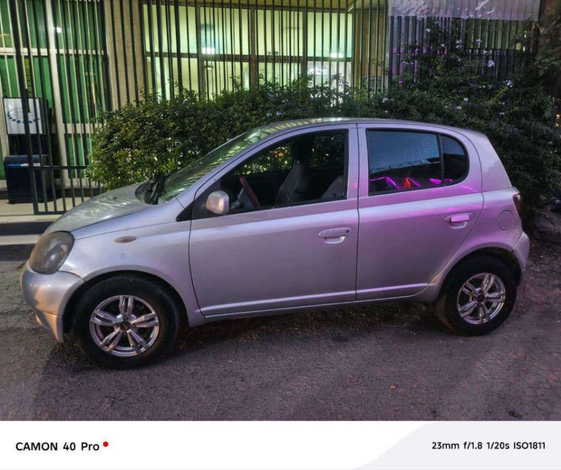 Toyota Yaris 2000, photo 1 of 4