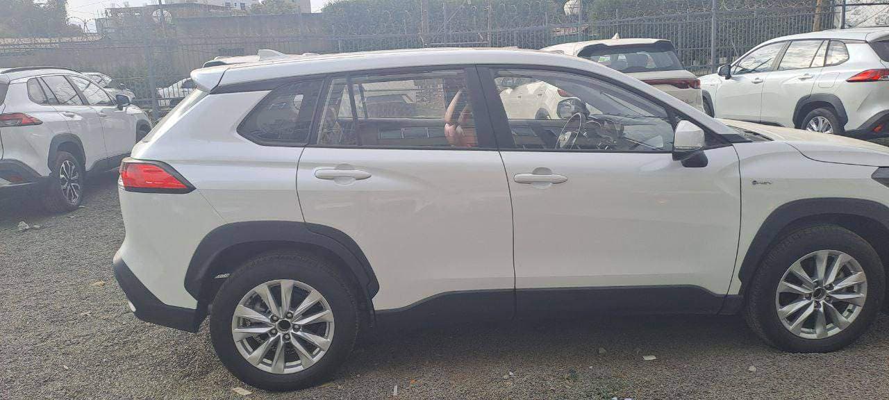 Corolla cross hybrid , photo 2 of 3