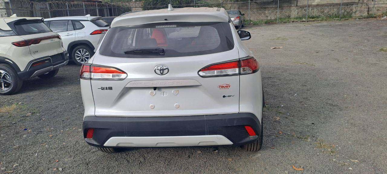 Corolla cross hybrid , photo 3 of 3