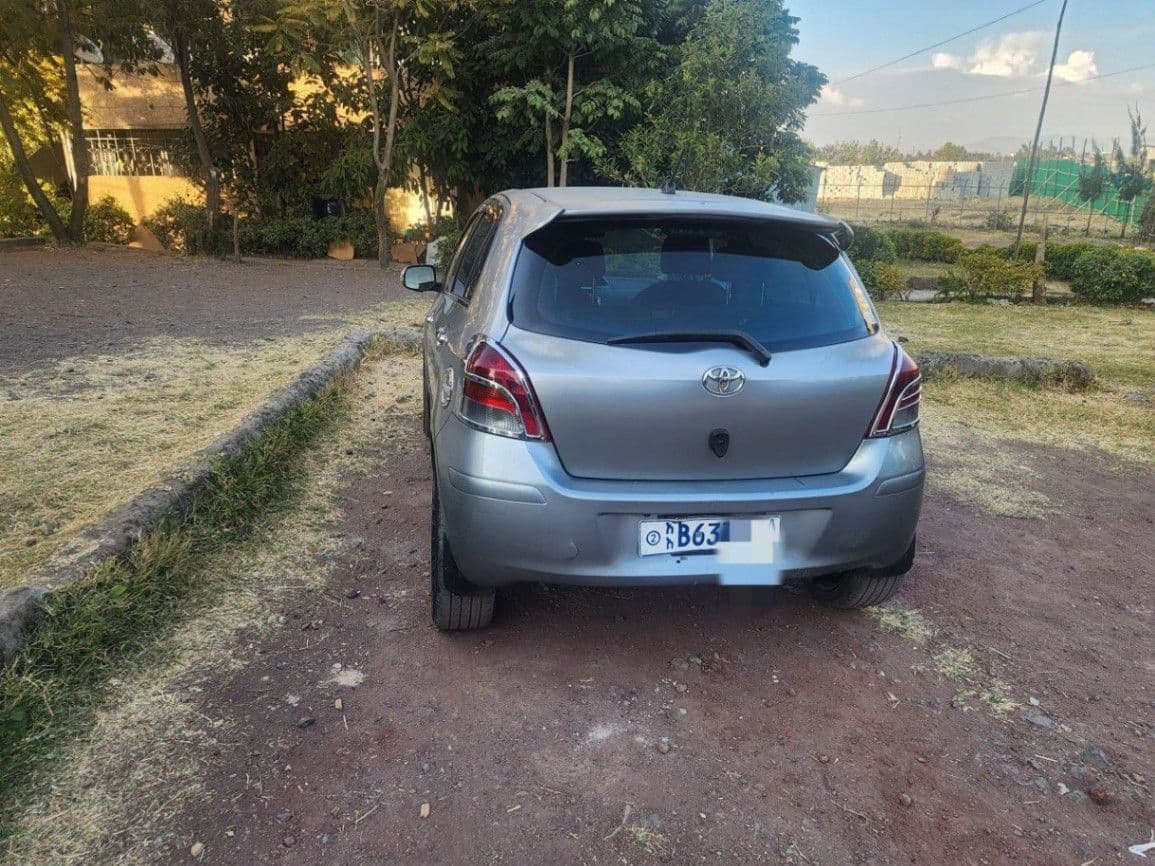 Toyota Yaris compact 2010, photo 5 of 5