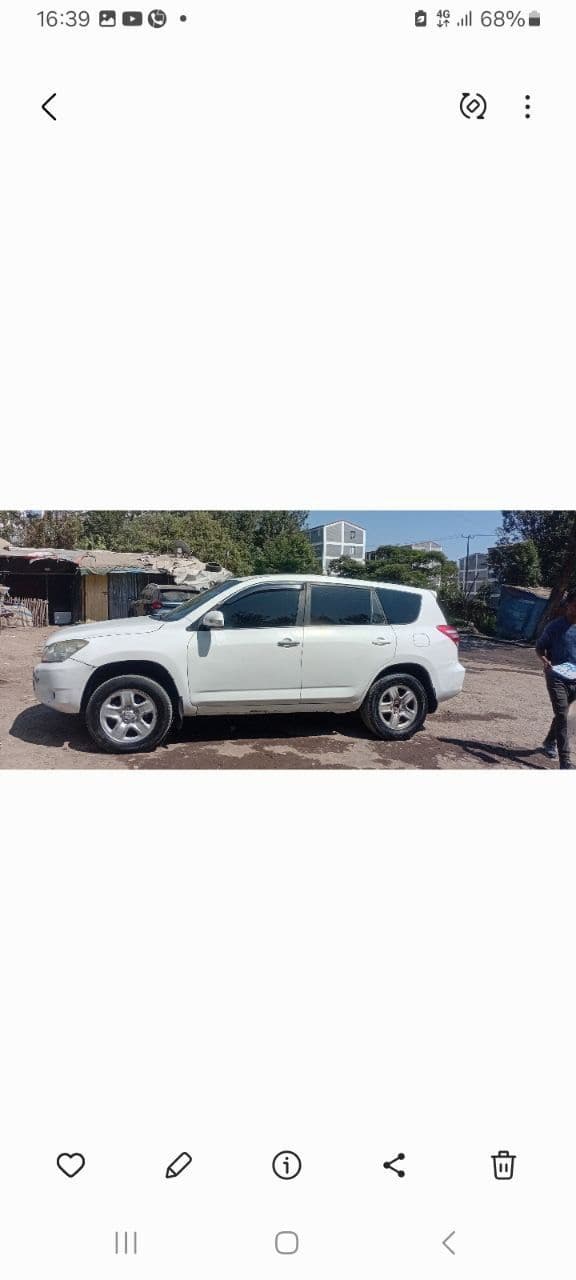 Toyota RAV4 2010, photo 1 of 4