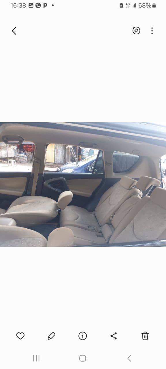Toyota RAV4 2010, photo 2 of 4