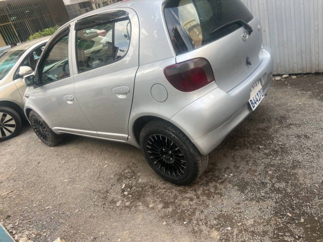 Toyota vitz 2001, photo 3 of 3