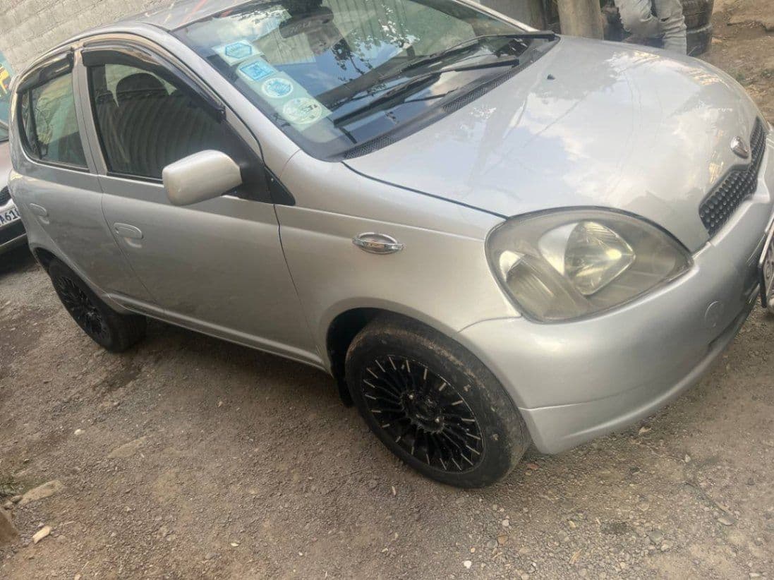 Toyota vitz 2001, photo 1 of 3