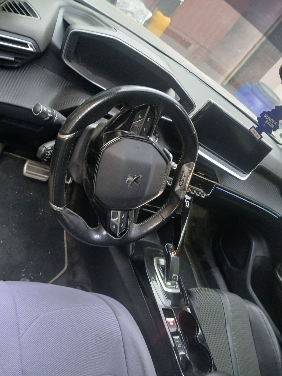 Peugeot 2008 Turbo, photo 2 of 6