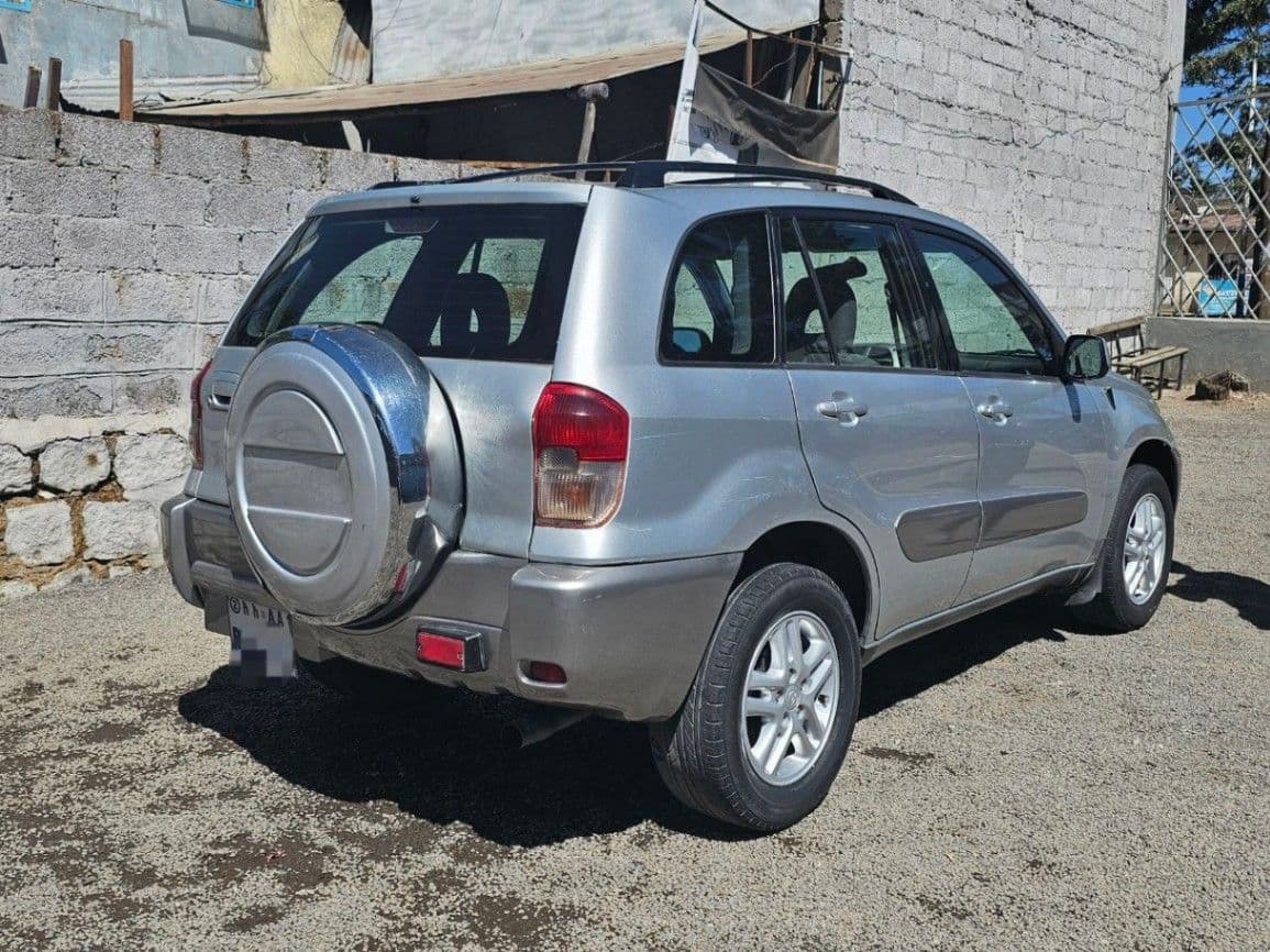 Toyota Rav4, photo 4 of 6