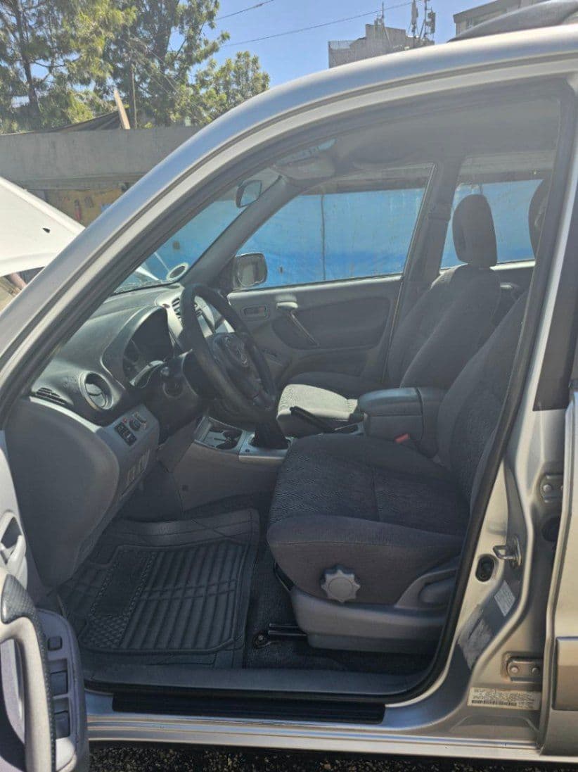 Toyota Rav4, photo 3 of 6