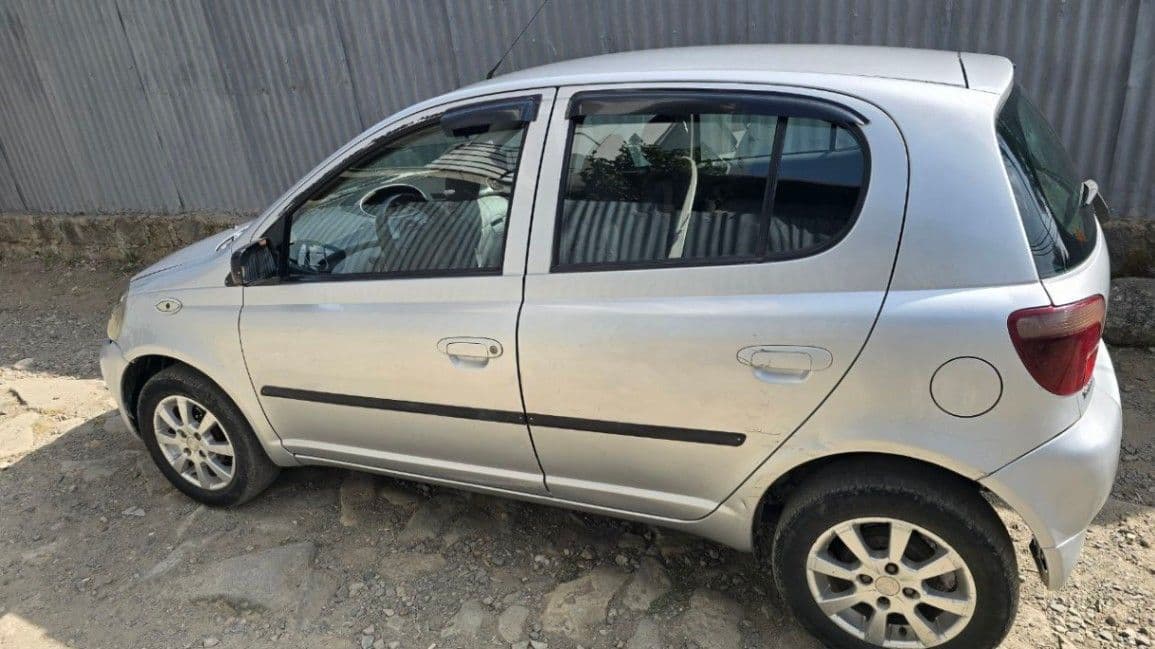 Toyota Vitz Yaris 2002, photo 2 of 5