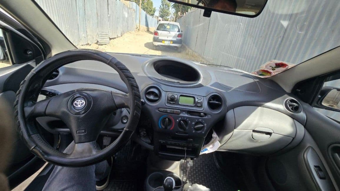 Toyota Vitz Yaris 2002, photo 3 of 5