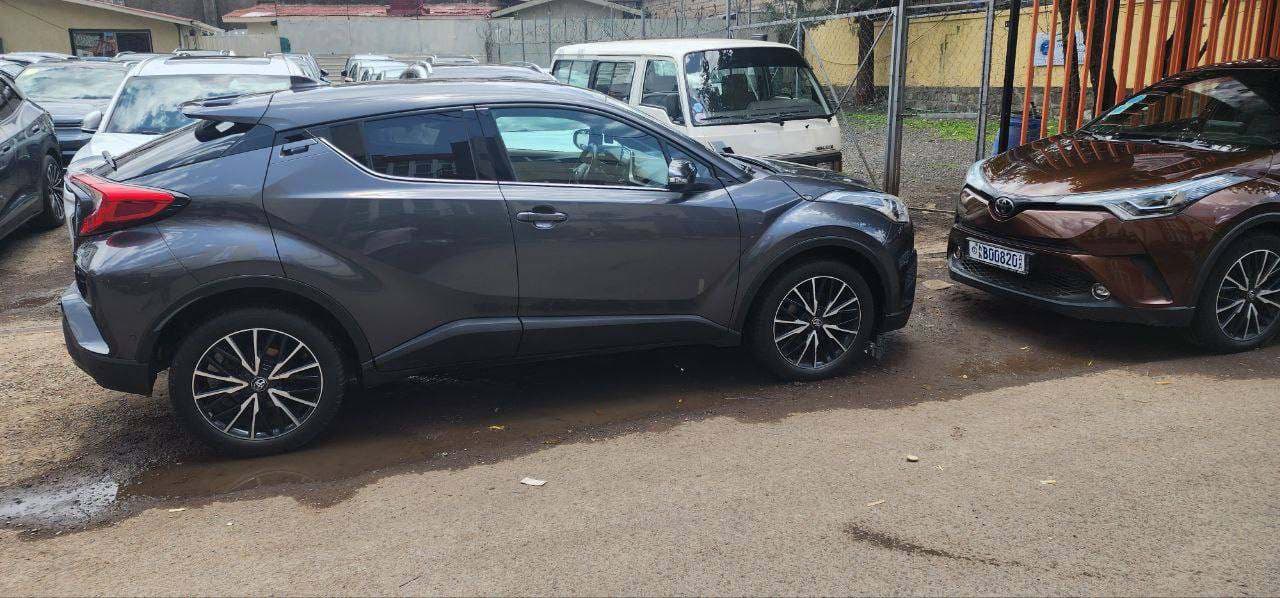 Toyota CHR, photo 2 of 4
