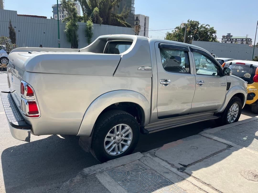 TOYOTA HILUX DOUBLE CAP 2014, photo 1 of 4