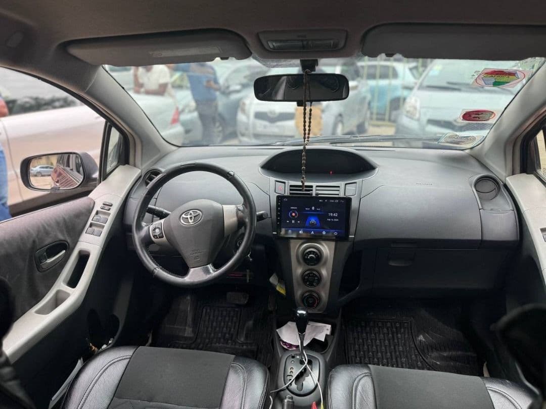 Toyota yaris 2008, photo 2 of 4