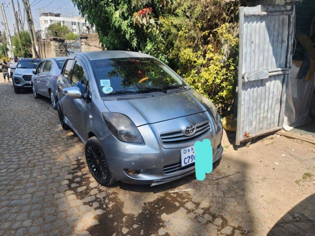 Toyota yaris compact 2008, photo 3 of 3