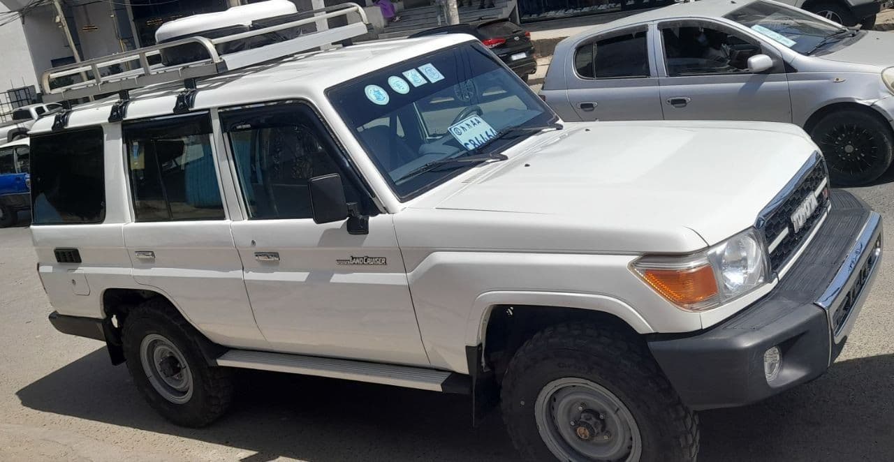 Toyota Landcruiser 2014, photo 2 of 6