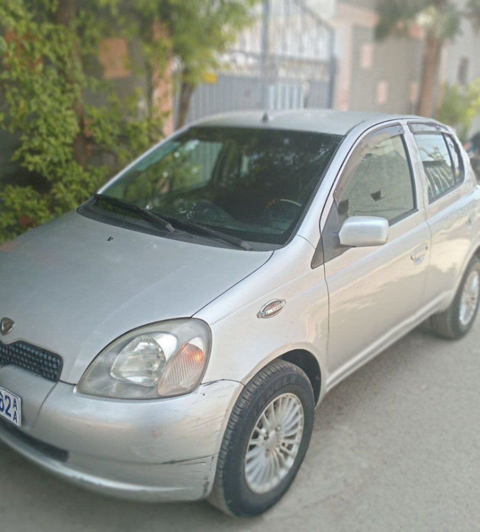 Toyota vitz 2001, photo 2 of 3