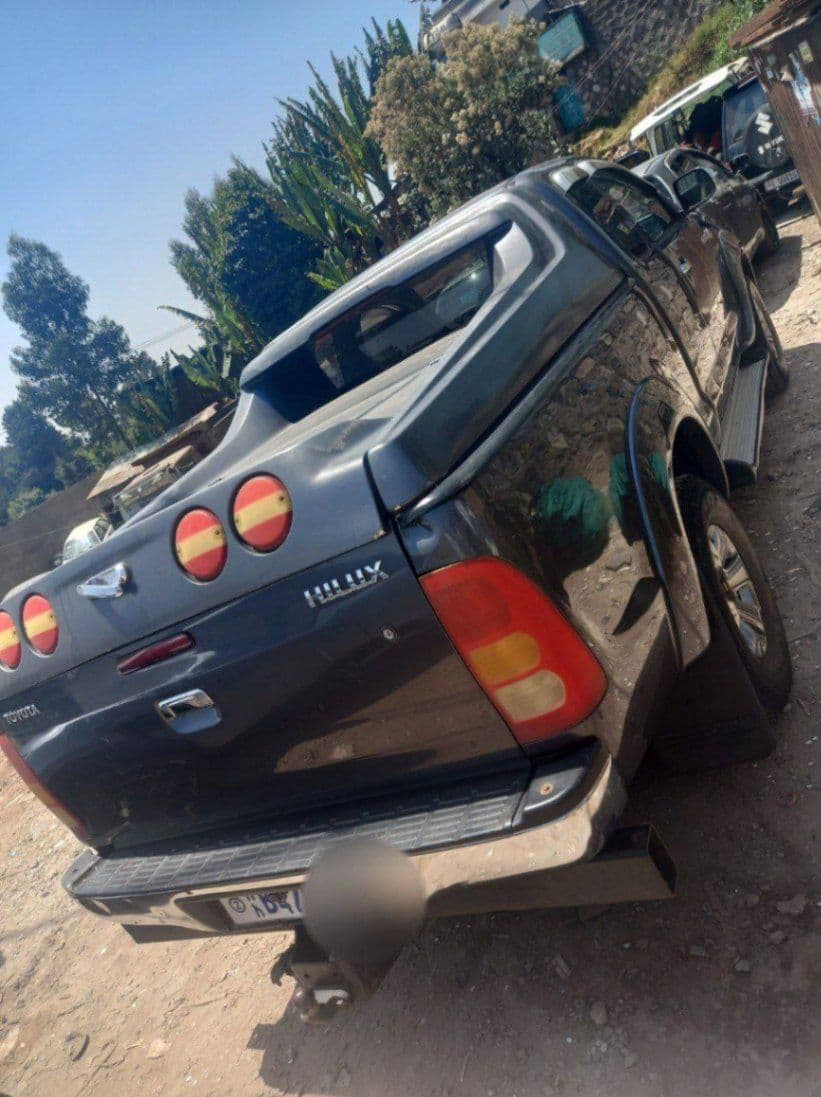 Toyota Hilux kin cap, photo 5 of 5