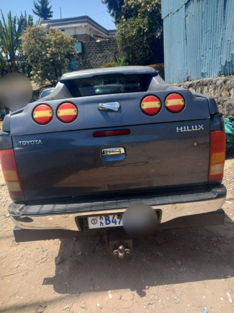 Toyota Hilux kin cap, photo 4 of 5