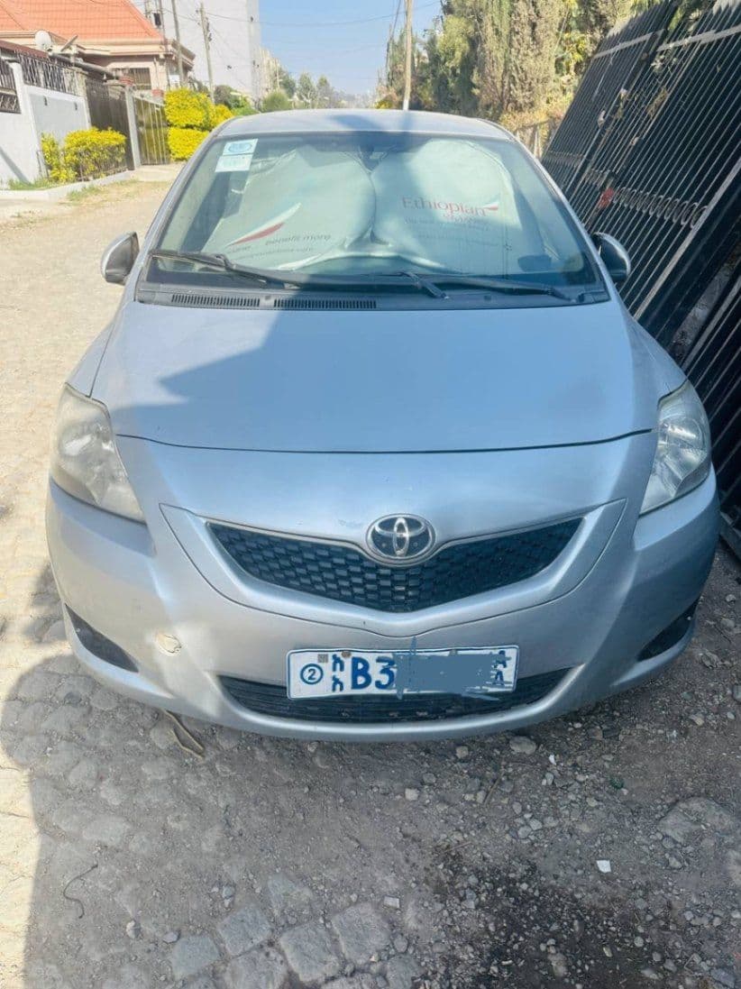 Toyota Yaris belta 2010, photo 2 of 3