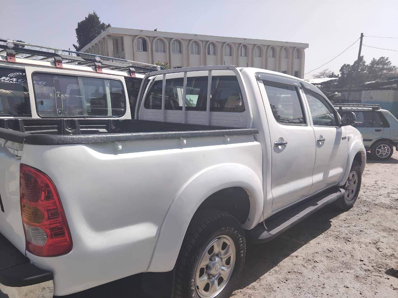 Toyota Hilux Dubai cap 2008, photo 2 of 4