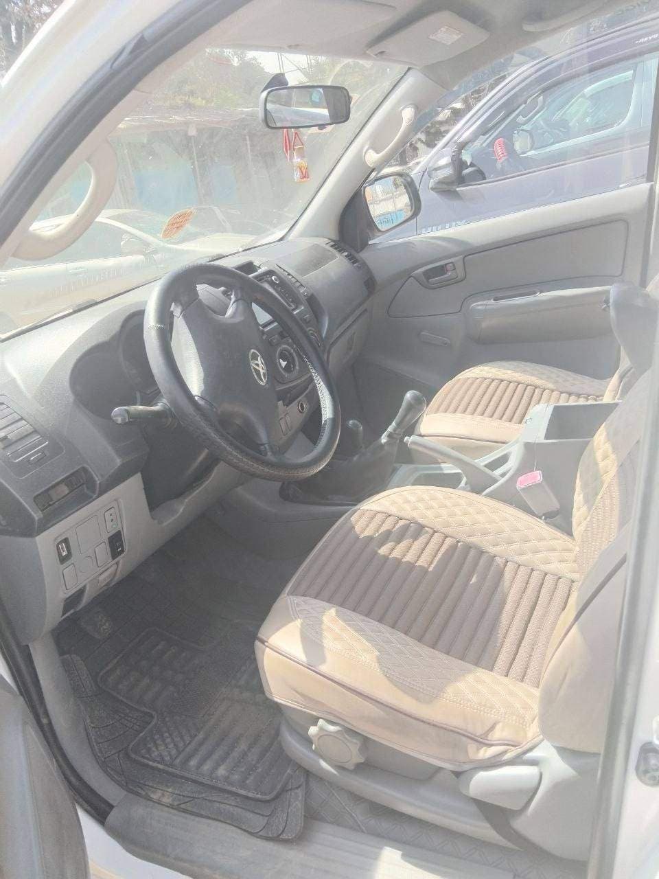 Toyota Hilux Dubai cap 2008, photo 3 of 4
