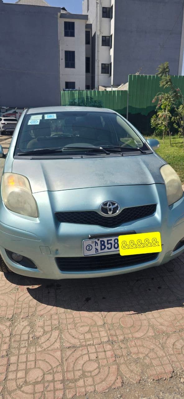 Yaris compact 2010/, photo 2 of 5