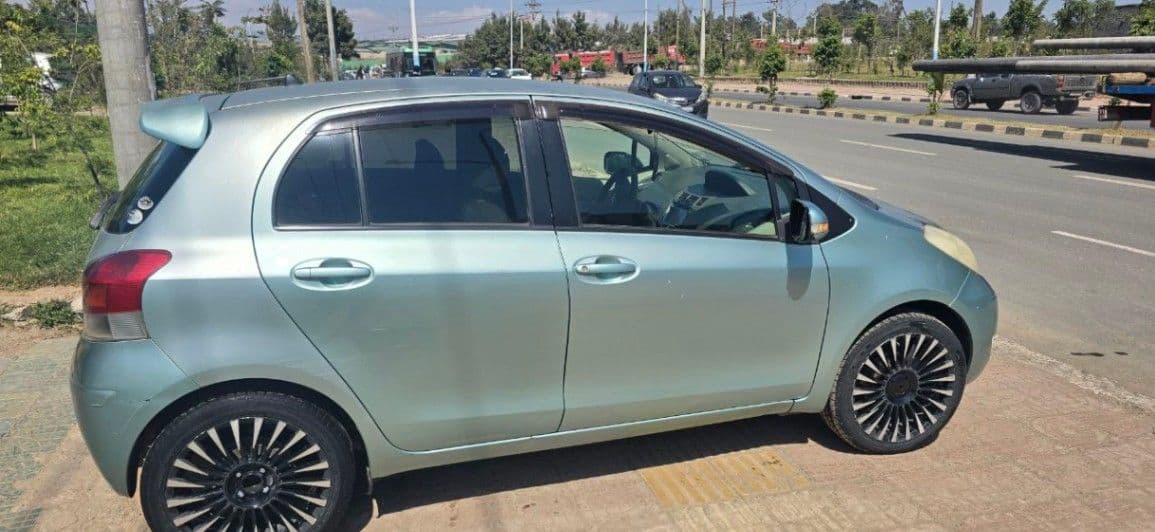 Yaris compact 2010/, photo 3 of 5