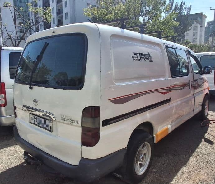 Toyota Dolphin,D4D,Half van,2004,excellent condition!!, photo 3 of 3