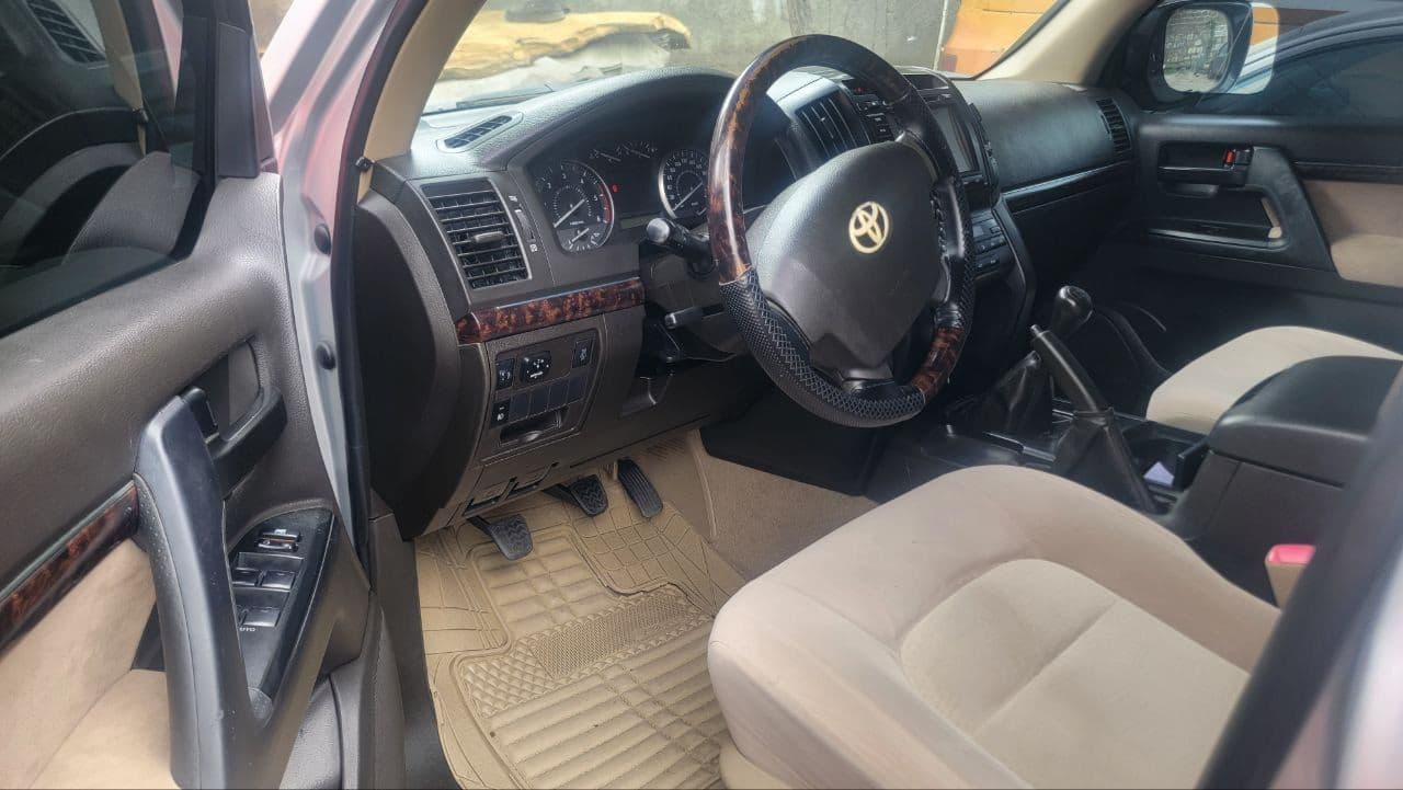 አስቸኳይ!! Toyota Land cruiser V8,Diesel,7 Seat,excellent condition!!, photo 5 of 5