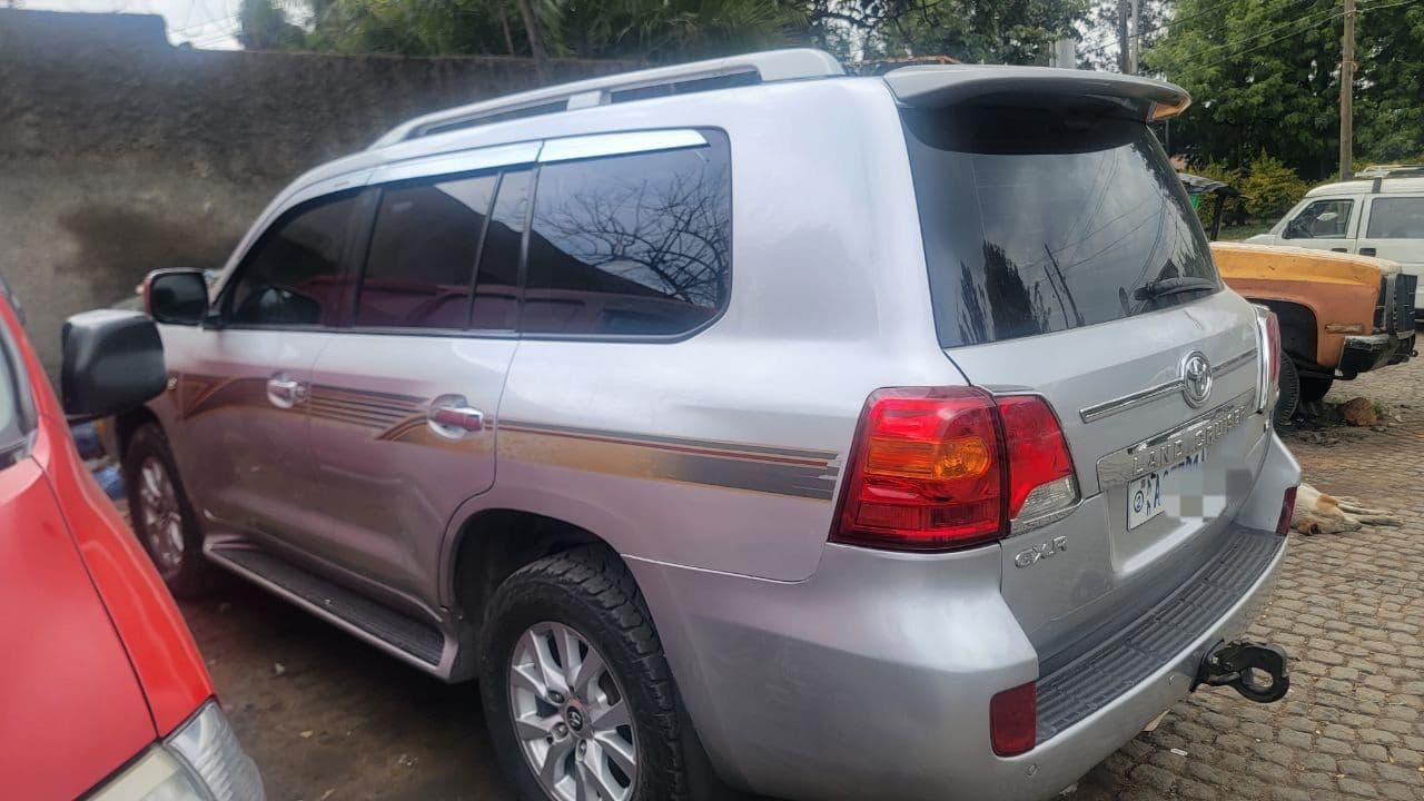 አስቸኳይ!! Toyota Land cruiser V8,Diesel,7 Seat,excellent condition!!, photo 3 of 5