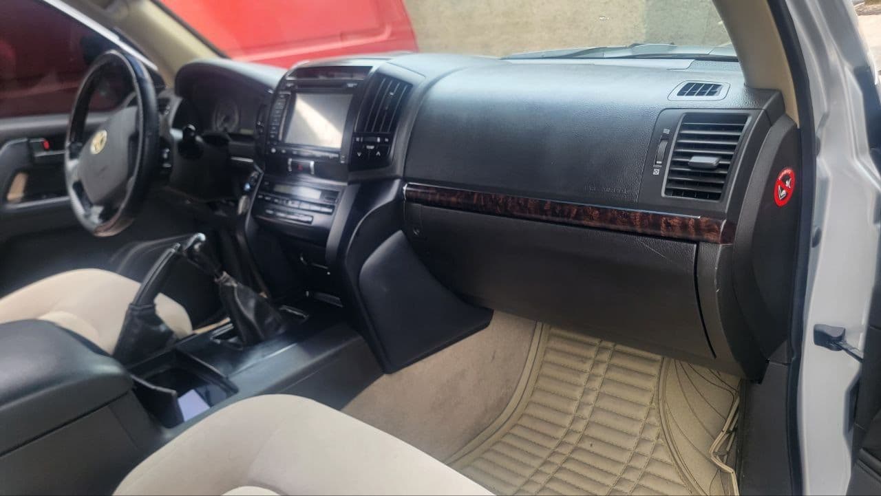 አስቸኳይ!! Toyota Land cruiser V8,Diesel,7 Seat,excellent condition!!, photo 4 of 5