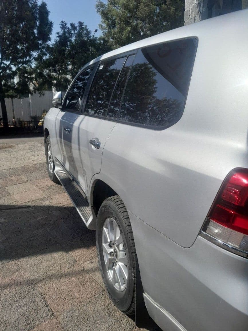 2020 Toyota V8,GXR,Automatic,full option,Super excellent condition!!, photo 5 of 5