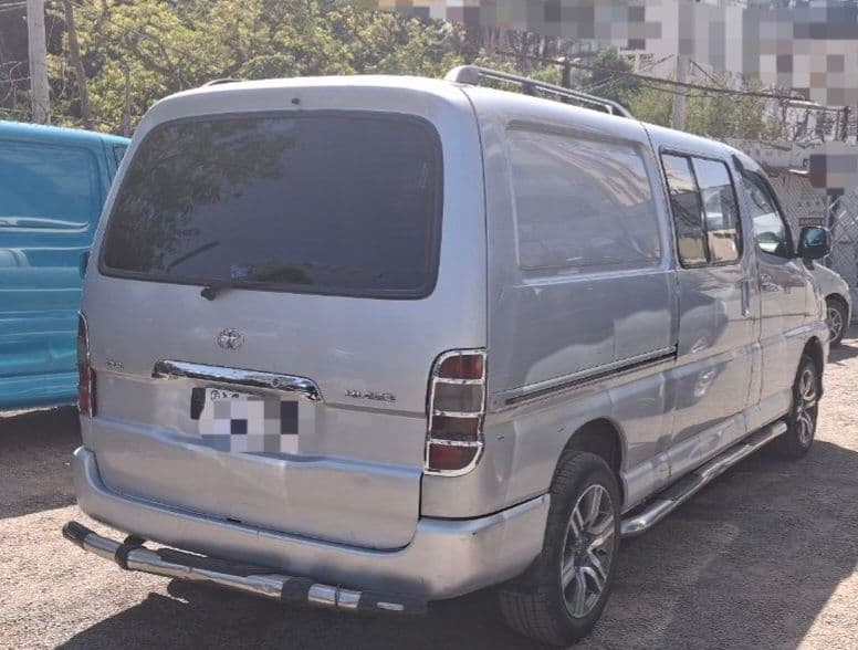 Toyota Dolphin,D4D,2011,half van,excellent condition!!, photo 3 of 4