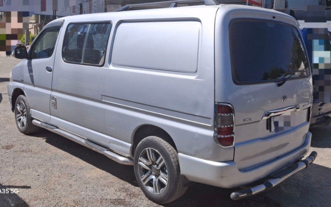 Toyota Dolphin,D4D,2011,half van,excellent condition!!, photo 4 of 4