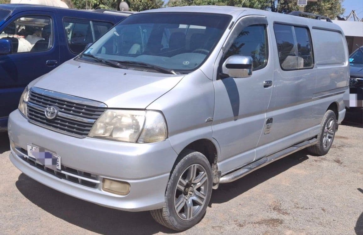Toyota Dolphin,D4D,2011,half van,excellent condition!!, photo 2 of 4