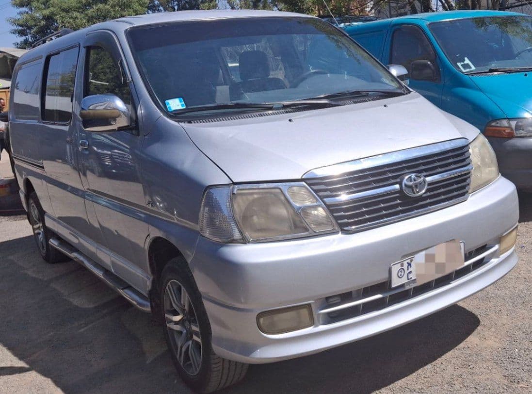 Toyota Dolphin,D4D,2011,half van,excellent condition!!, photo 1 of 4