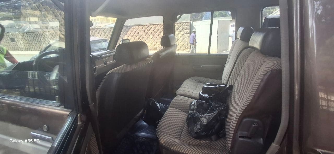Toyota Mark 2,5L engine,7 seat,excellent condition!!, photo 4 of 5