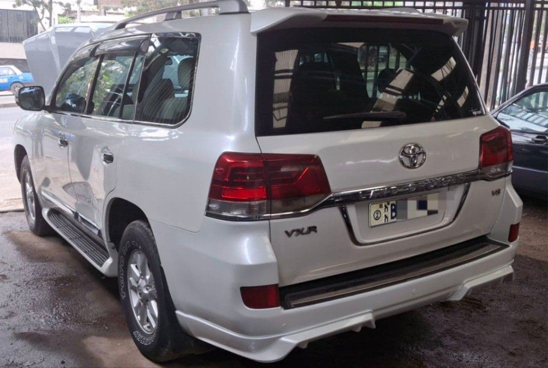 Toyota V8, 2009 Updated to 2020,7 Seater,excellent condition!!, photo 2 of 5
