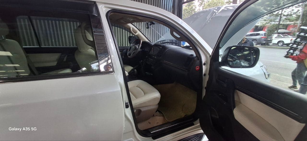 Toyota V8,2009 Updated to 2020, 7 Seat,excellent condition!!, photo 4 of 5