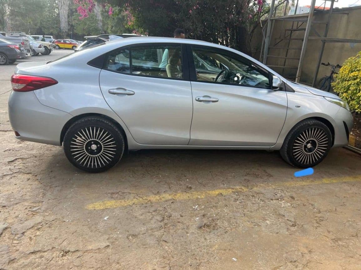 Toyota yaris sedan 2020, photo 4 of 6