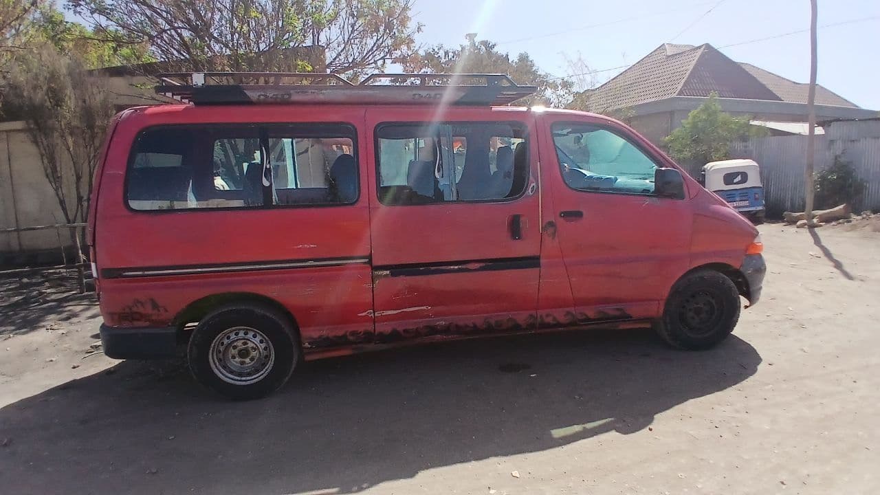 Toyota Dolphine 2000, photo 2 of 3