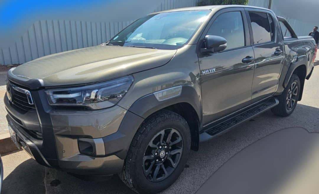 Toyota invincible hybrid 2025(50% bank ), photo 1 of 3