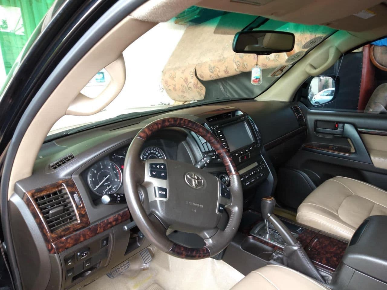 Toyota V8,2013,Diesel,7 Seater,excellent condition!!, photo 2 of 3