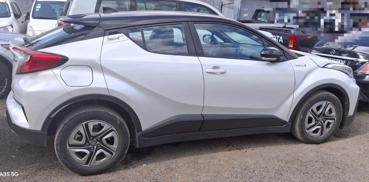 2022 Toyota C-HR,Electric,full option,new car!!, photo 3 of 5