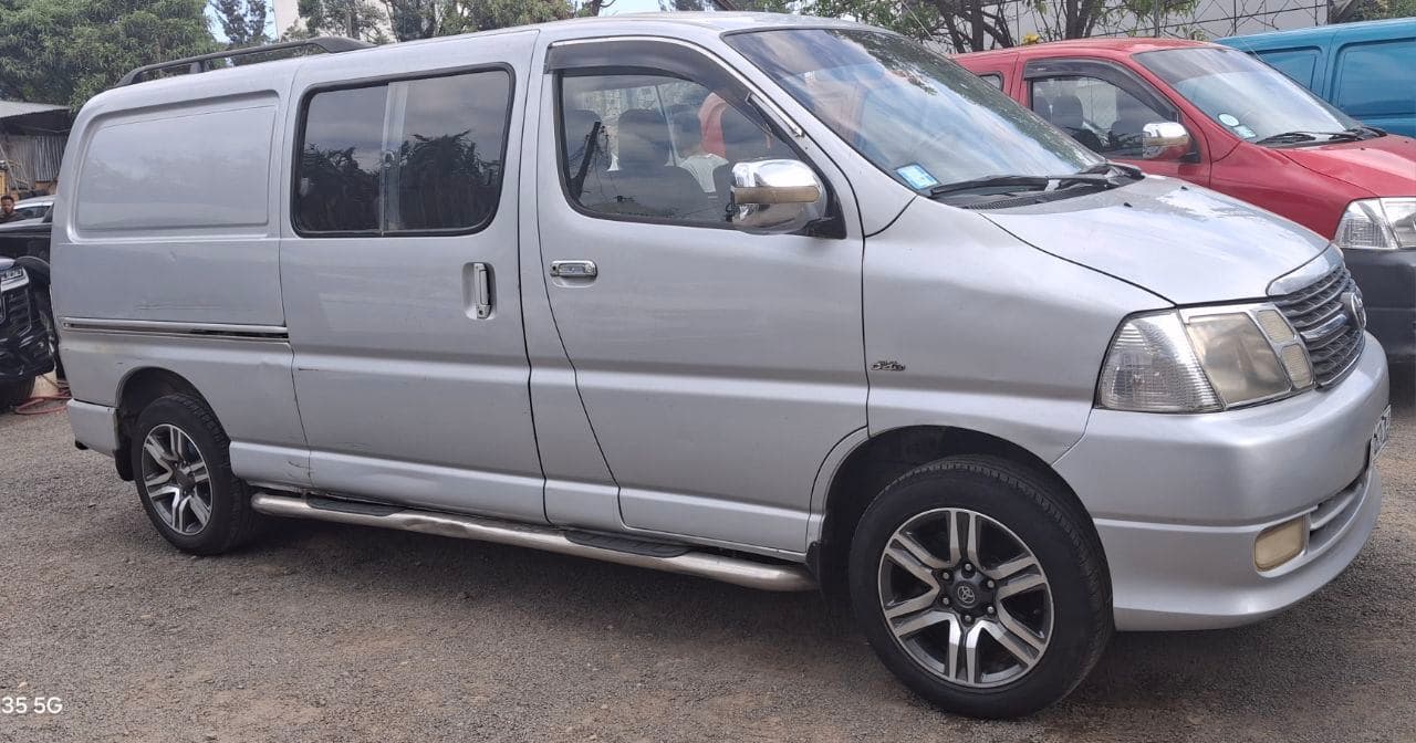 Toyota Dolphin,D4D,2011,excellent condition!!, photo 3 of 3