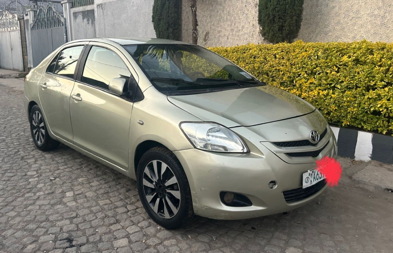 Toyota Belta, photo 1 of 5
